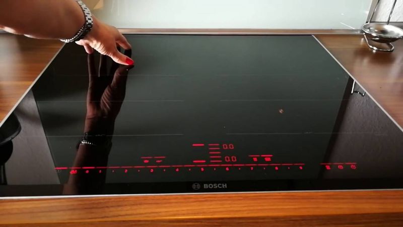 Bảng điều khiển bếp từ Bosch PXX675DC1E Series 8 hiển thị rõ nét, hiện đại